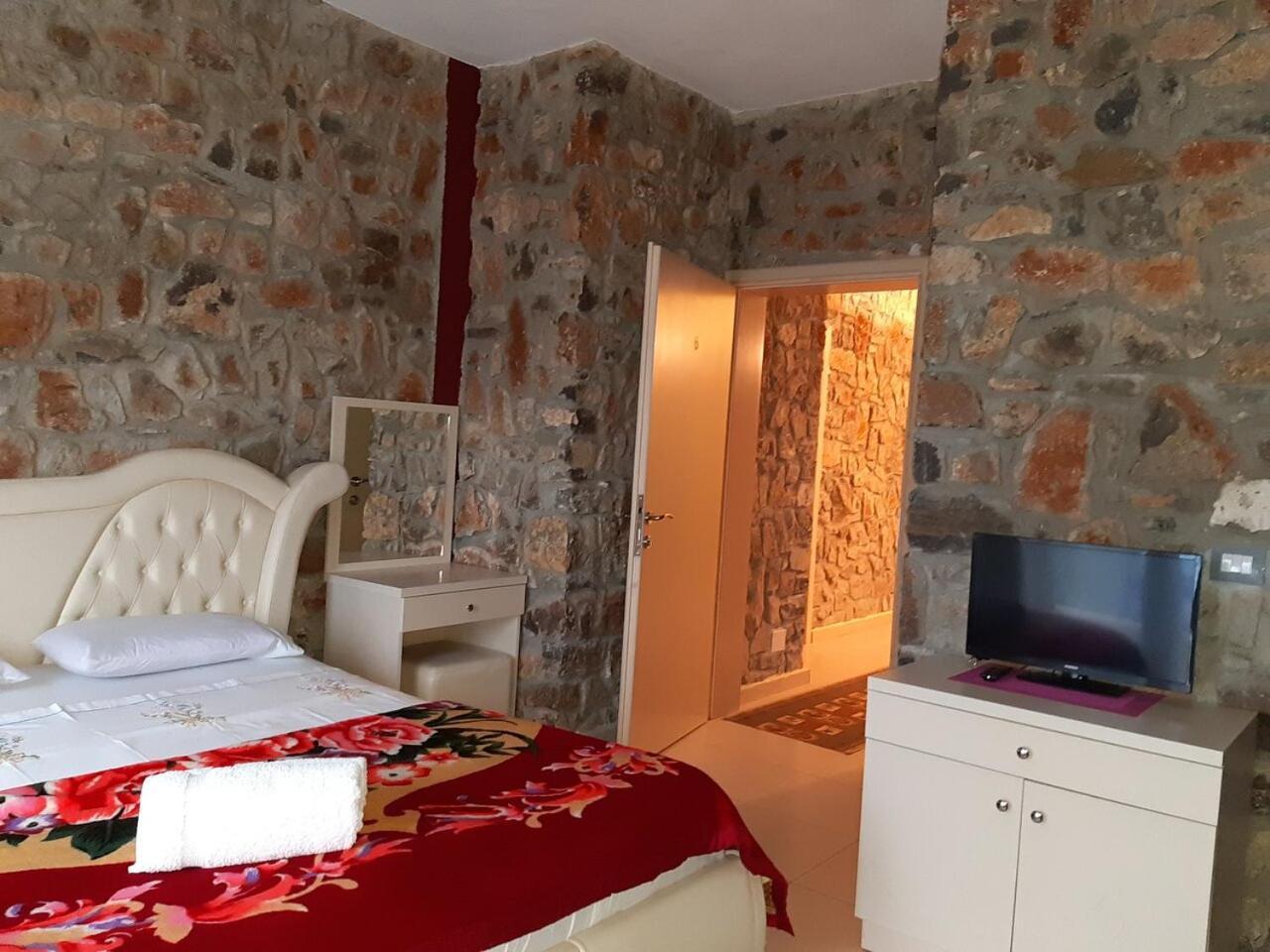 Hotel Villa Stone Dream Bar Restaurant Udenisht ภายนอก รูปภาพ
