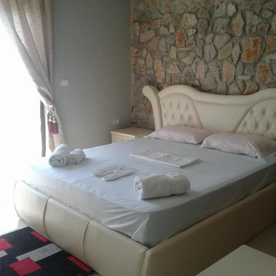 Hotel Villa Stone Dream Bar Restaurant Udenisht ภายนอก รูปภาพ