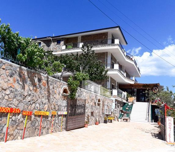 Hotel Villa Stone Dream Bar Restaurant Udenisht ภายนอก รูปภาพ