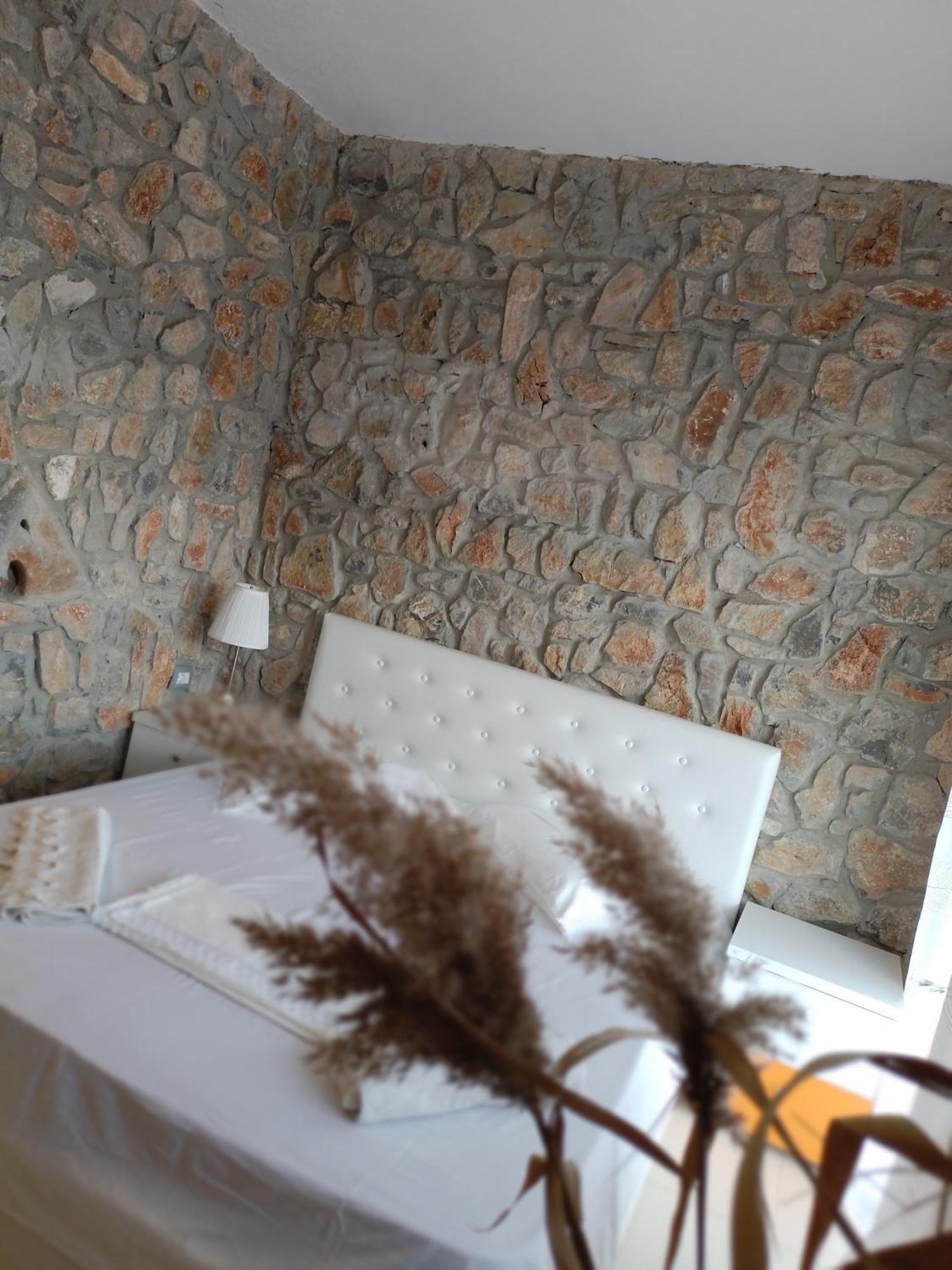 Hotel Villa Stone Dream Bar Restaurant Udenisht ภายนอก รูปภาพ